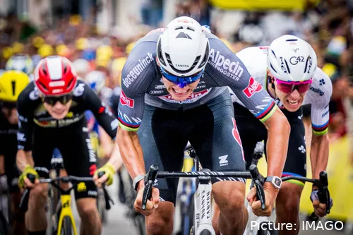 Jonas Vingegaard, Mathieu van der Poel y Tadej Pogacar, disputando una etapa en el Tour de Francia
