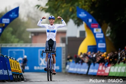 Thibau Nys celebrando una victoria como antiguo campeón de Europa