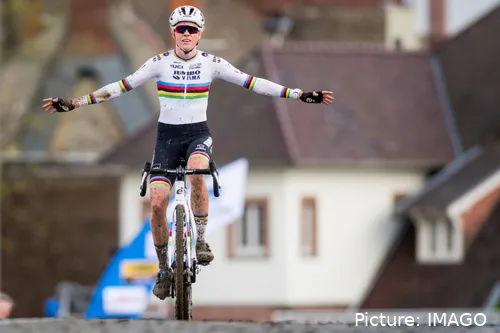 Fem van Empel vence o 2º ciclocross do Troféu X2O Bathrooms em Kortrijk, Bélgica 2023