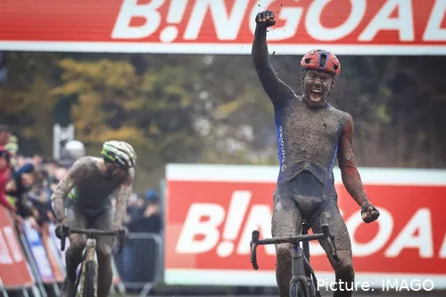 Pim Ronhaar vence a etapa 5 da Taça do Mundo de Ciclocrosse UCI 2023 na categoria de elite masculina