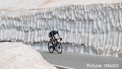 Jonas Vingegaard provou ser um adversário à altura de Tadej Pogacar