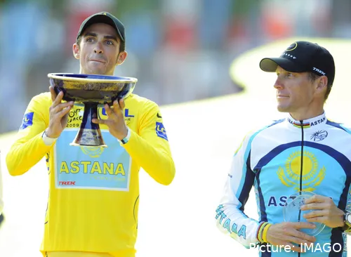 Alberto Contador e Lance Armstrong no pódio em Paris
