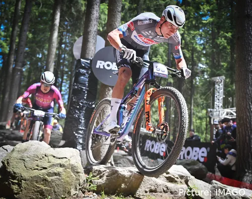 O regresso de Van der Poel ao BTT não correu da melhor maneira