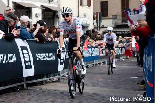 Pablo Torres foi o mais recente talento promovido à equipa principal da UAE e na temporada de estreia já fez um 3º lugar na geral do Giro d'Abruzzo