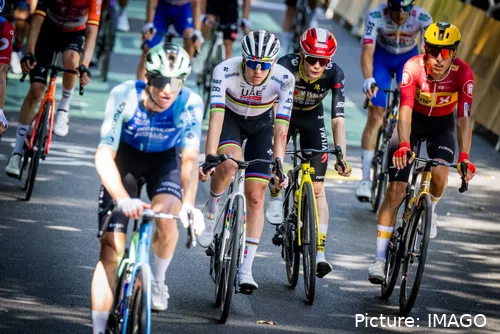 Tadej Pogacar caiu durante a 11ª etapa da Volta a França