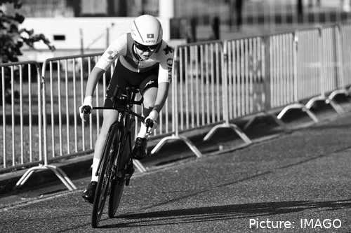 Die Juniorenreiterin Muriel Furrier ist nach einem Sturz bei den Weltmeisterschaften 2024 verstorben. Sie hatte kein Funkgerät und wurde erst über eine Stunde nach ihrem Sturz gefunden. @Sirotti