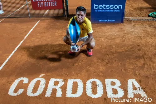 Sebastian Baez Winner of Cordoba Open 2023 presenting the trophy