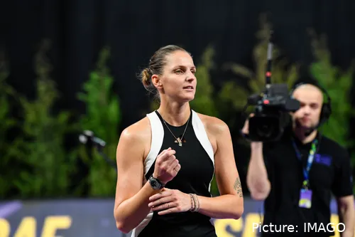 Karolina Pliskova grabs wrist.
