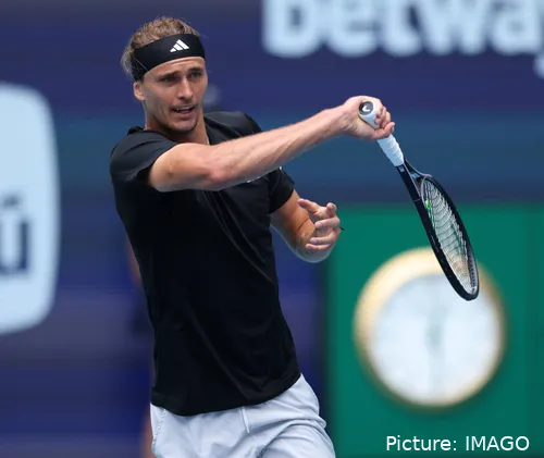 Nahaufnahme Alexander Zverev nach Vorhandschlag, Schläger durchgezogen&lt;br&gt;