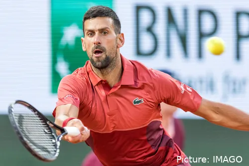 Novak Djokovic se ve obligado a retirarse del Abierto de Francia por una lesión de rodilla