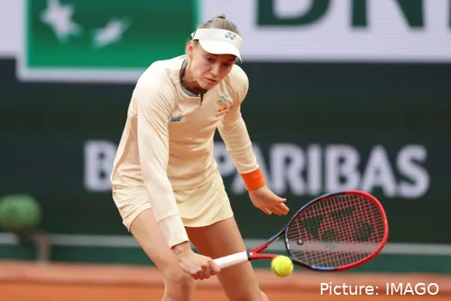 Elena Rybakina setting herself up for a sliced backhand return at the French Open 2024
