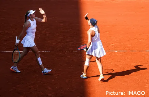 Mirra Andreeva und Diana Shnaider bei den Olympischen Spielen.
