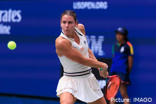 Emma Navarro has a win/loss record of 6-5 in 2025.