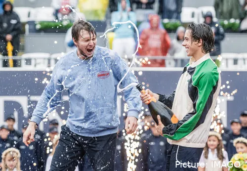 Alexander Bublik celebrating his title at the 2025 Kitzbuhel Open