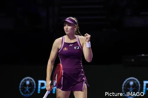 Rybakina vence as WTA Finals 2025