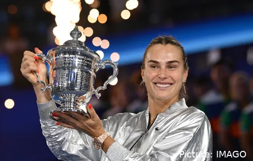 Aryna Sabalenka con el trofeo del US Open
