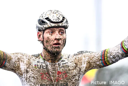 Mathieu van der Poel wint cross in Baal