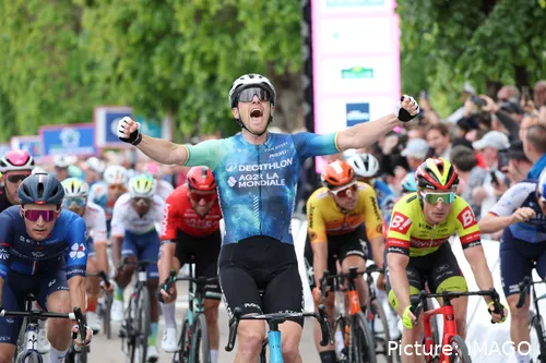 Sam Bennett wint etappe 2 van de 4 Jours de Dunkerque 2024. @Sirotti