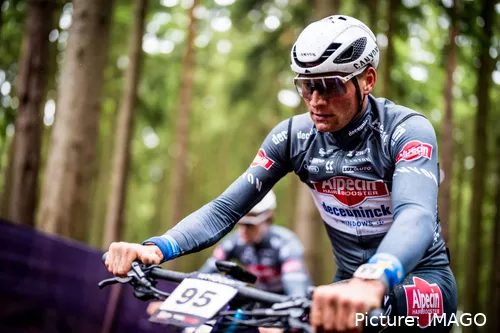 De terugkeer van Mathieu van der Poel in het mountainbiken verliep desastreus.