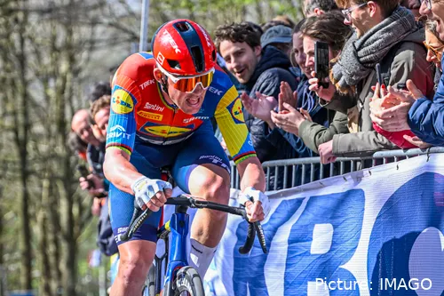 Mads Pedersen op weg naar een overwinning