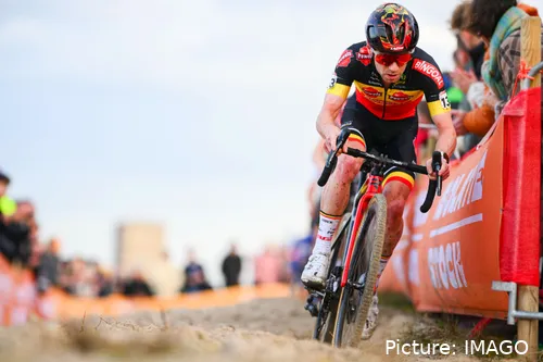 Eli Iserbyt tijdens cross; loopbaan mogelijk voorbij