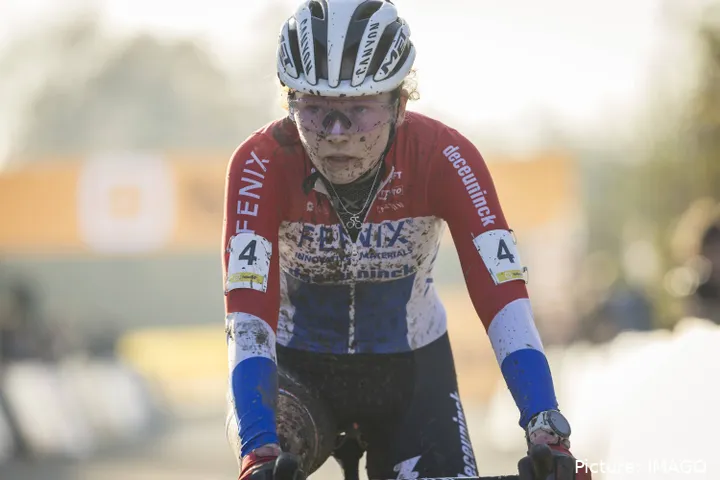 Puck Pieterse, con el maillot de campeona de los Países Bajos