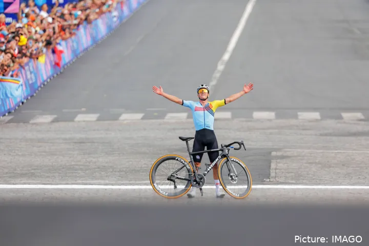 Remco Evenepoel ganando la carrera en ruta en los Juegos Olímpicos de 2024. @Imago