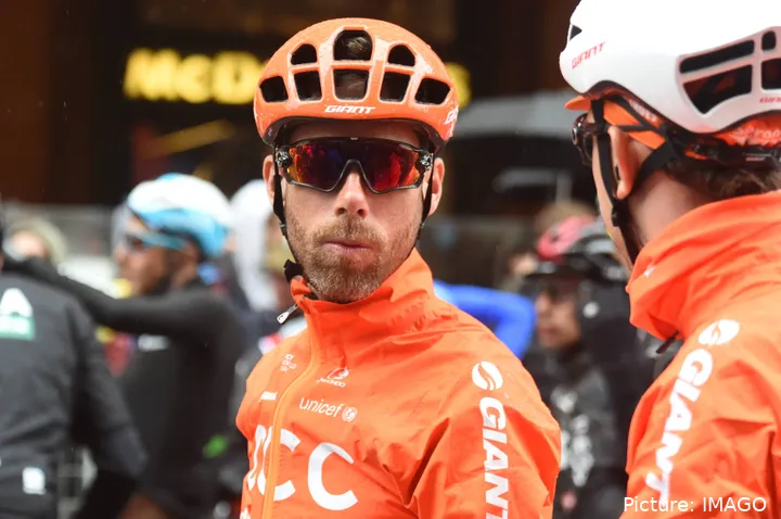 Laurens Ten Dam, con el maillot del CCC