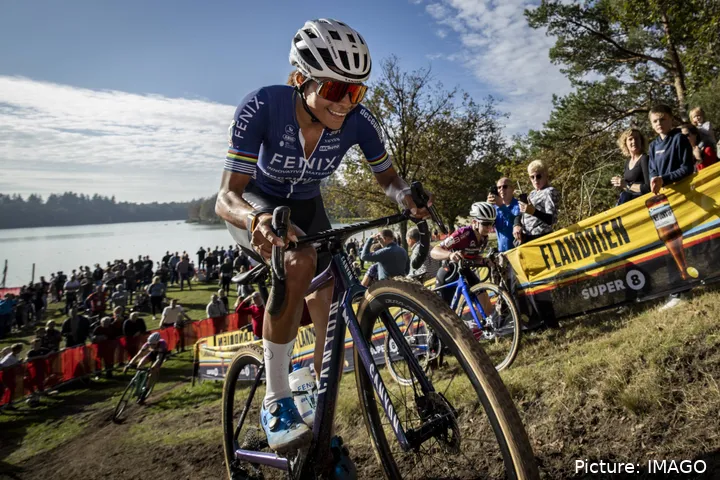 Ceylin del Carmen Alvarado, estrella del ciclocross