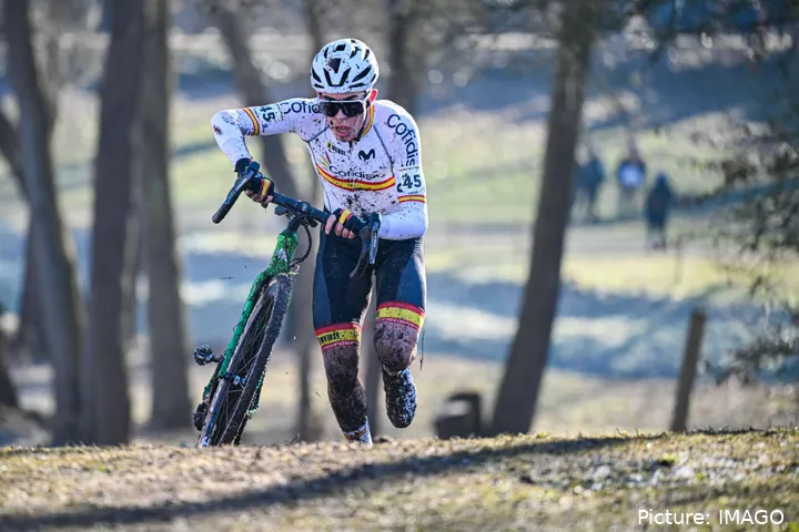 Benjamín Noval, con el maillot de la selección española