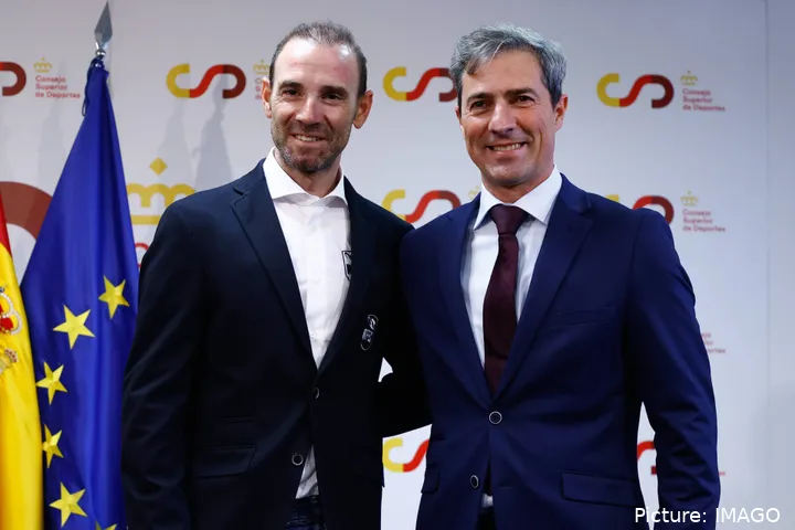 Alejandro Valverde, seleccionador de España, junto a José Vicioso