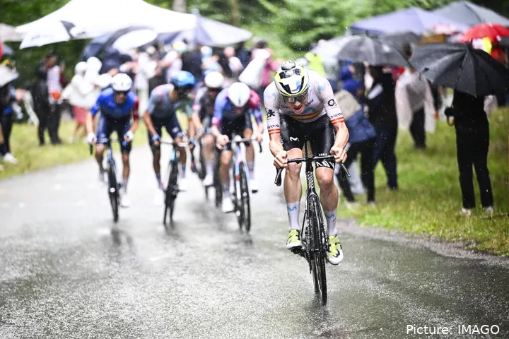 Una caída impidió a Iván Romeo luchar por la victoria de etapa en la 20ª jornada de este Tour de Francia 2025