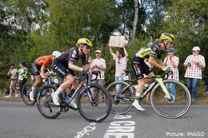 Demi Vollering fue derrotada por Pauline Ferrand-Prévot en el TDF Femenino 2025