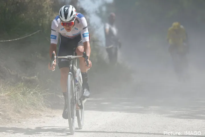 Remco Evenepoel y Tadej Pogacar discuten con Jonas Vingegaard tras negarse a colaborar en la etapa 9 del Tour de France 2024