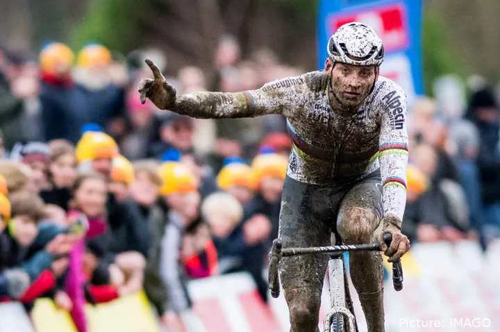 Mathieu van der Poel venceu 13 das 14 corridas em 2023-2024.&nbsp;