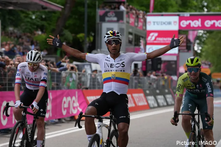 Jhonatan Narváez beat Tadej Pogacar to take the pink jersey on the opening stage of the Giro d'Italia. @Imago