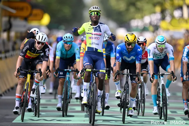 Biniam Girmay superou Fernando Gaviria e Arnaud de Lie para conquistar a terceira etapa da Volta a França