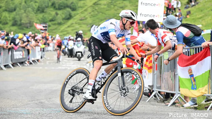 Remco mostrou que está para as curvas na 3ª semana do Tour