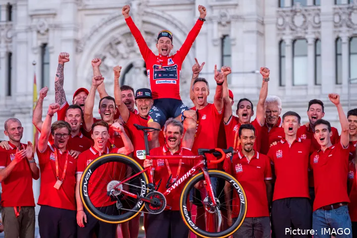 Roglic deu à Red Bull - BORA a sua segunda vitória de sempre em Grandes Voltas