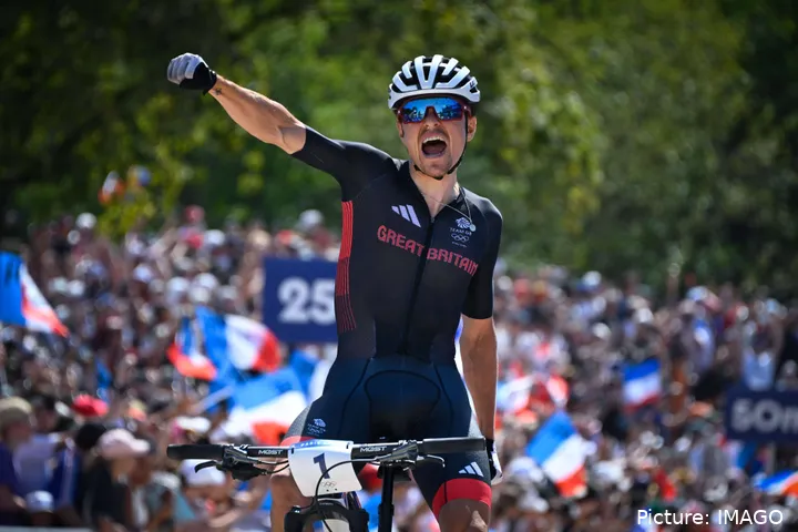 Pidcock conquistou o seu segundo ouro olímpico em BTT em Paris