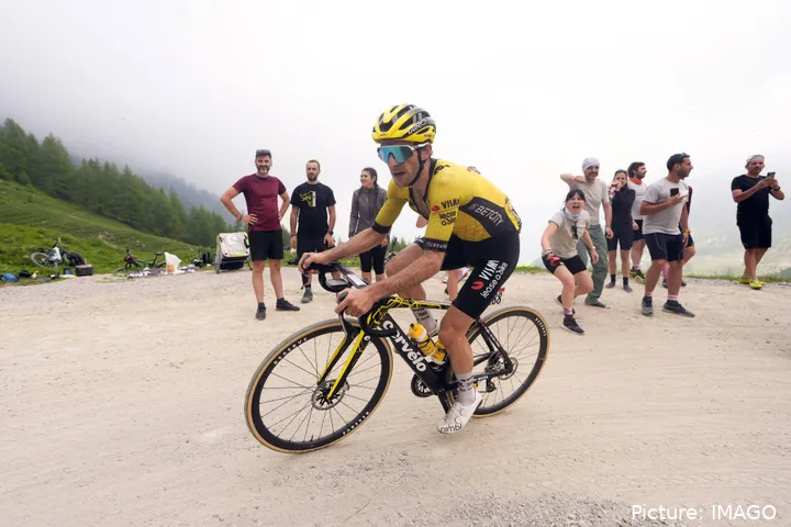 Simon Yates on Colle delle Finestre