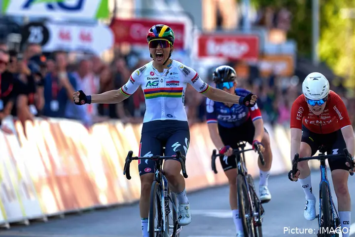 Kim Le Court winning Liège-Bastogne-Liège Femmes