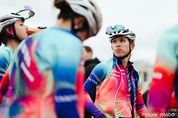 Kasia Niewiadoma-Phinney vor dem Start.