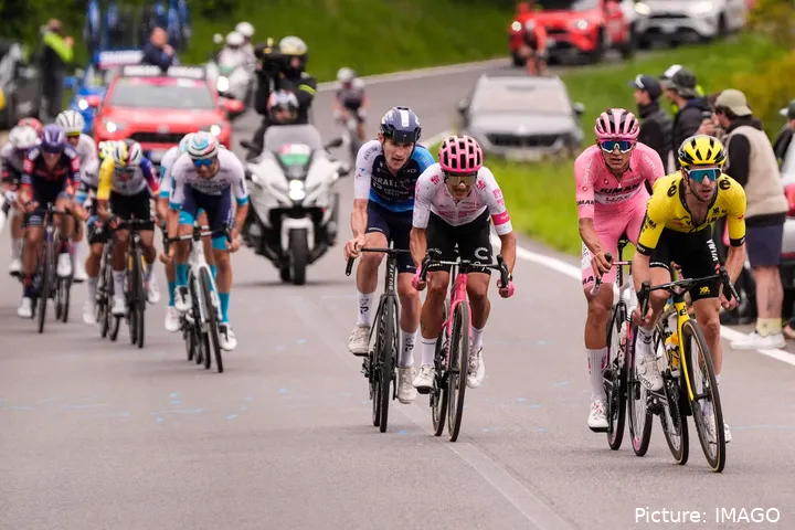 Giro d’Italia: Derek Gee im Hinterrad der drei späteren Podiumsfahrer