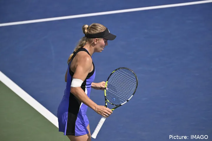 Caroline Wozniacki may not have Serena but she is through.