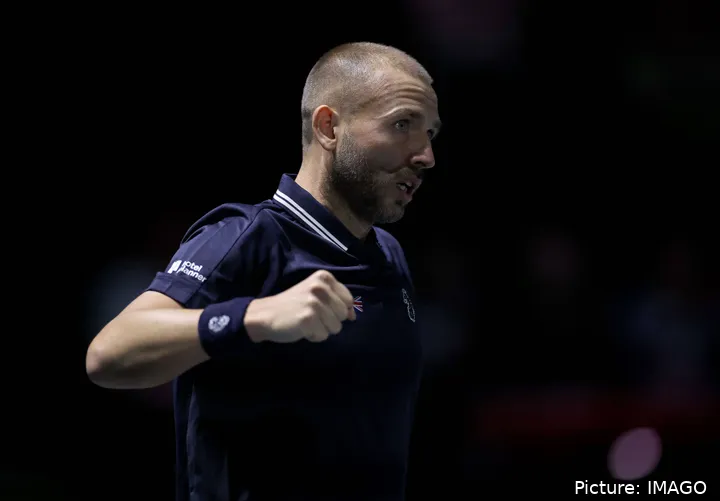 Dan Evans with arm by side