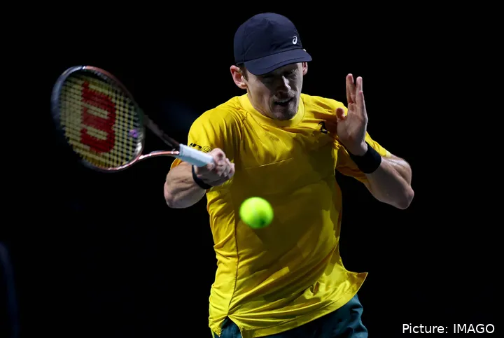 Demon De Minaur makes statement.