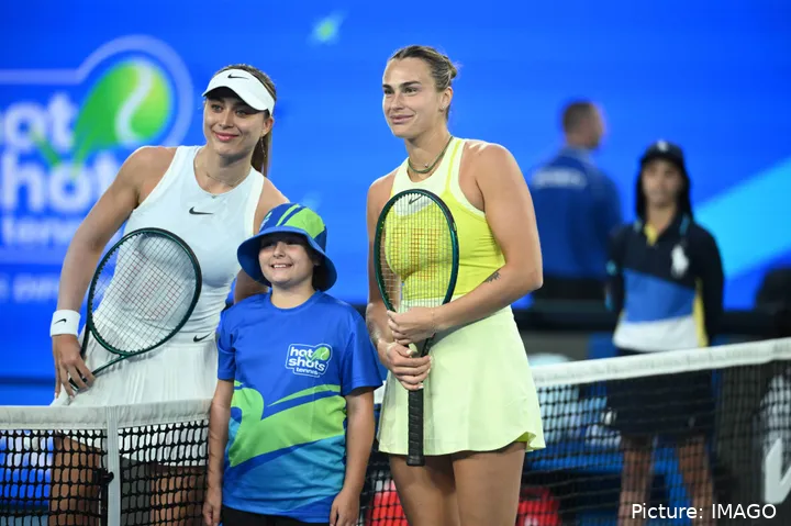 Paula Badosa no pudo con Aryna Sabalenka en semis del Open de Australia.