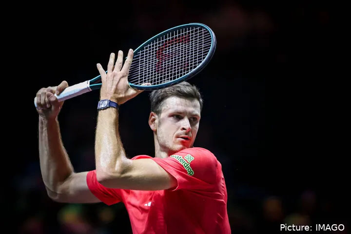 Huvert Hurkacz on the court