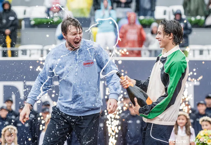 Alexander Bublik celebrating his title at the 2025 Kitzbuhel Open